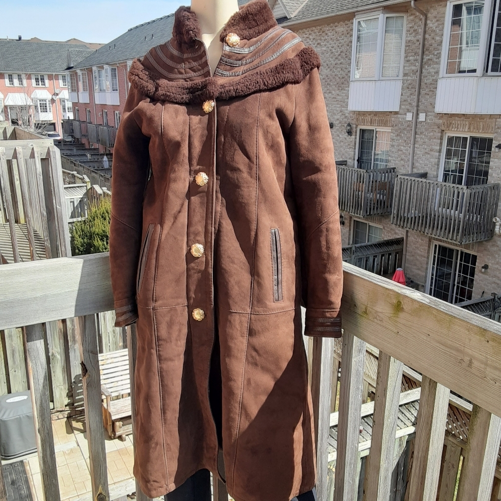 Classic Vintage Brown Genuine Sheepskin Shearling Long Coat Women's Size Small.